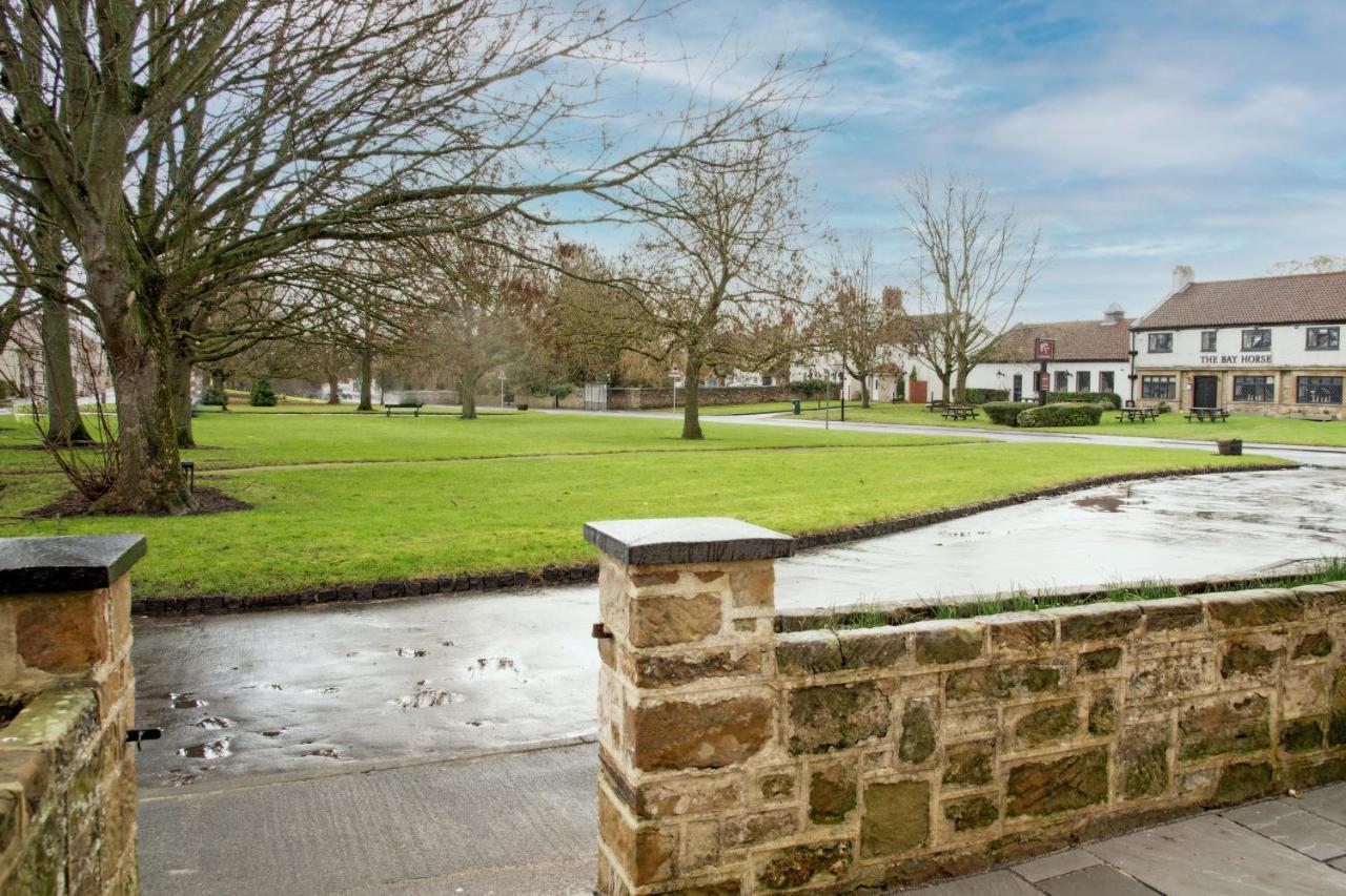 Work And Relax - Fast Wifi, Fireplace & Near Pub Newton Aycliffe Luaran gambar