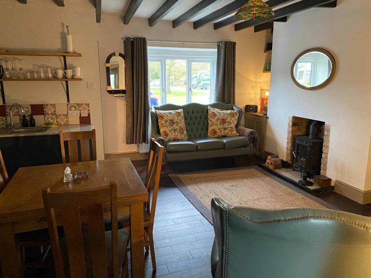 Work And Relax - Fast Wifi, Fireplace & Near Pub Newton Aycliffe Luaran gambar