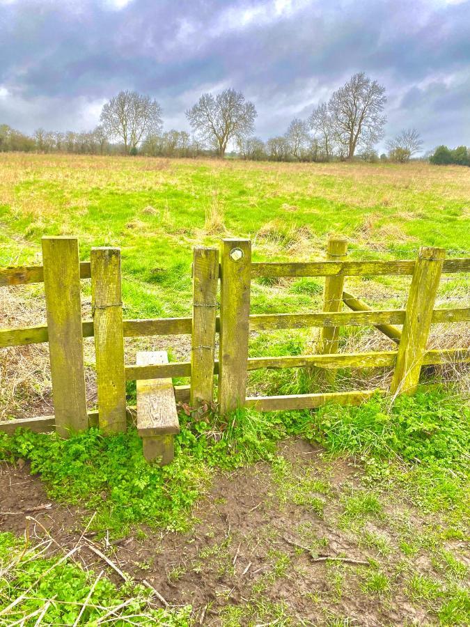 Work And Relax - Fast Wifi, Fireplace & Near Pub Newton Aycliffe Luaran gambar